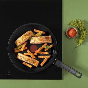 Tigaie Tefal Renew de 20 cm C4320223, 100% aluminiu reciclat, indicator Thermo-Signal, compatibil cu inducția, înveliș ceramic, negru