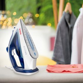 Fier de călcat cu abur Tefal EASYGLISS PLUS FV5715E0, 2400 W, jet de abur 190 g/minut, abur variabil 45 g/min, Tehnologia Durilium AirGlide, alb  /bleu