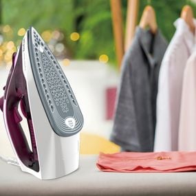 Fier de calcat Tefal Express Steam FV2835E0, 2400W, Jet de abur 160 g/min, abur variabil 0-35 g/min, 270 ml, violet