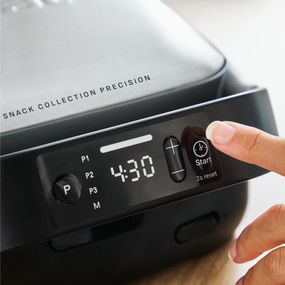 Sandwich maker Tefal Snack Collection Precision SW872BF0, 700 W, termostat reglabil, invelis antiaderent, 2 seturi de placi detasabile, sistem de blocare, argintiu & negru