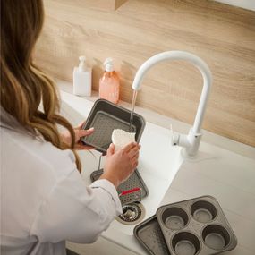 Set de 3 accesorii Tefal Dail'Easy J701S344 pentru friteuze de 4.6 L, invelis antiaderent, otel carbon, tava perforata cu manere si 2 forme, negru & gri