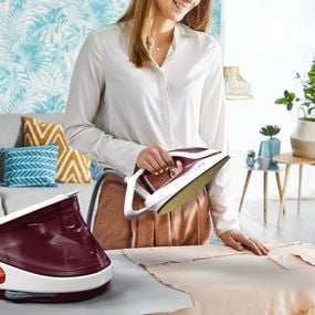 Stație de călcat Tefal Pro Express Ultimate GV9711E0, 3000W, 7,5 bari, jet de abur 590 g/min, abur variabil 0&ndash;155 g/min, rezervor de apă detașabil 1.2 L, colector anticalcar, talpă Durilium, roșu & alb