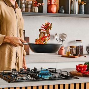 Tigaie wok Tefal Excellence+ G3301902, 28 cm, invelis antiaderent, tehnologie FUSIONCORE, Thermo-Signal™, maner nituit, aluminiu, inductie, negru