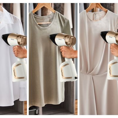 Aparat de călcat vertical cu abur Tefal AeroSteam DT9820F0, 1400W, funcție de aspirare cu 3 niveluri, recipient apă detașabil 130 ml, autonomie 7 minute, talpă monotemp, alb & auriu