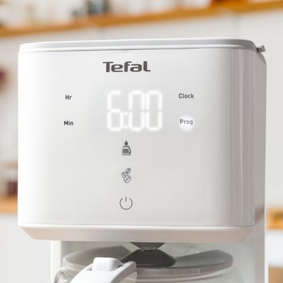 Cafetieră Sense CM693110, ecran digital, funcție Aroma, sistem antipicurare, oprire automată, 15 cești, 1.25 L, alb