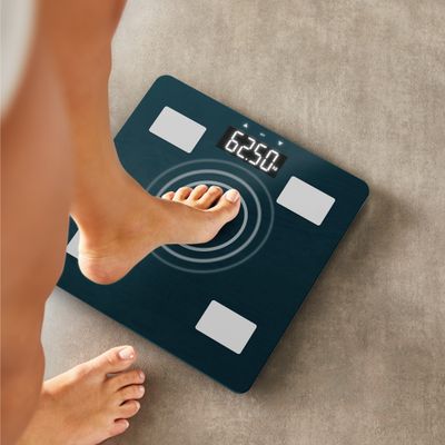 Cantar inteligent Tefal Body Up BM2600V0, greutate maxima 180 kg, 7 indicatori de masurare, sticla securizata tratata termic, ecran LCD, 2 baterii incluse, verde