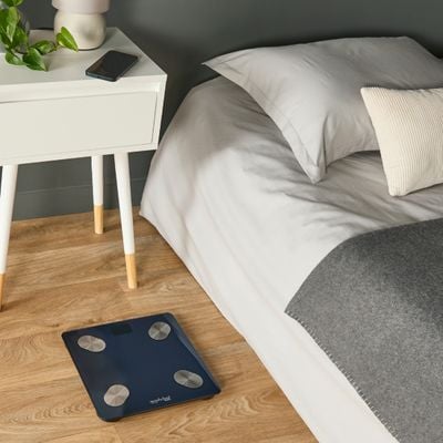 Cantar inteligent Tefal Goodvibes Life+ BM9720F0, greutate maxima 180 kg, 15 indicatori de masurare, sincronizare cu aplicatia Google Fit, Apple Health si/sau Fitbit, sticla securizata tratata termic, ecran LCD, 3 baterii incluse, albastru