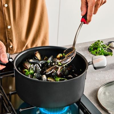 Cratita cu capac Tefal Excellence+ G3282453, 20 cm, invelis antiaderent, tehnologie FUSIONCORE, Thermo-Signal™, maner nituit, aluminiu, inductie, negru