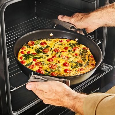 Cratita cu capac Tefal Excellence+ G3308802, 24 cm, invelis antiaderent, tehnologie FUSIONCORE, Thermo-Signal™, manere nituite, aluminiu, inductie, negru