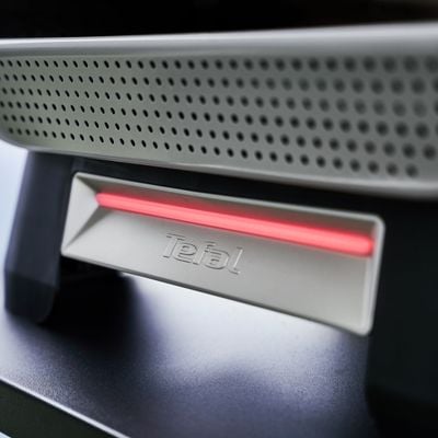 Cuptor electric pentru pizza Tefal Pizza Pronto JM600TE0, 2600 W, 4 trepte de temperatura, piatra rotativa automata, accesoriu pentru feliat pizza, paleta pentru pizza, maro & argintiu