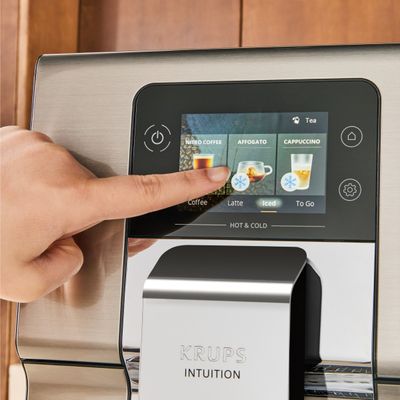 Espressor automat Krups Intuition Experience Hot&Cold EA879EE0, 1550 W, presiune 15 bari, capacitate rezervor apa 3 L, 13 trepte de macinare, tehnologie One Touch Cappuccino, 30 retete, ecran tactil, oprire automata, argintiu & negru