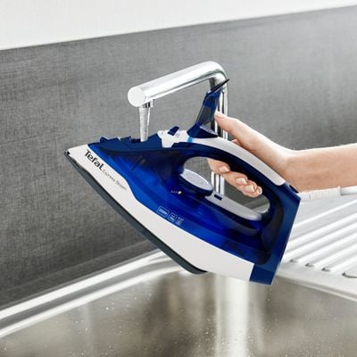 Fier de călcat Tefal Express Steam FV2838E0, 2400W, jet de abur 180 g/min, abur variabil 40 g/min, 270 ml, funcție anti-calcar, alb/albastru