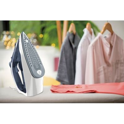 Fier de călcat Tefal Express Steam FV2837E0, 2400W, jet de abur 165 g/min, abur variabil 0-35 g/min, 270 ml, talpa Cerilium, alb/ albastru deschis