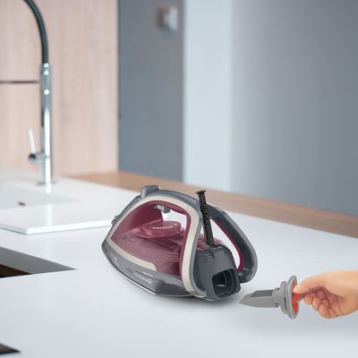 Fier de călcat cu abur UltraGliss Plus FV6840E0, 2800 W, jet de abur 260 g/min, talpă Durilium Airglide, colector anti-calcar, rezervor 0.27 L, vișiniu