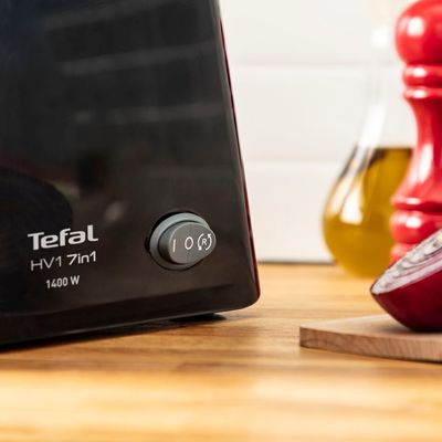 Mașină de tocat carne HV 7 în 1 NE109838, 1400 W,  2 site inox, 3 conuri feliere și radere, 2 accesorii roșii și cârnați, funcția Reverse, negru