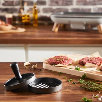 Presă pentru burgeri Tefal K1851134, 12 cm, acoperire antiaderentă, crestături pentru formare uniformă, compatibilă cu mașina de spălat vase, gri & negru