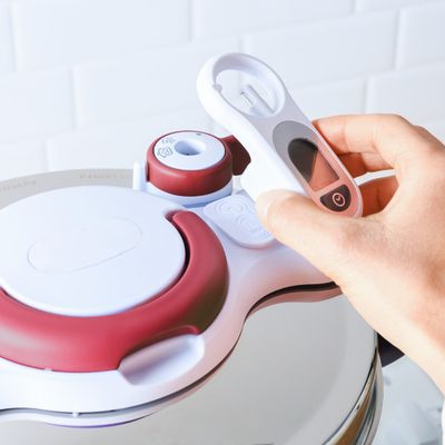 Oală sub presiune Tefal ClipsoMinut Perfect P4620733, 6 L, compatibil cu inducția, inox, indicator de presiune, 5 puncte de securitate, argintiu