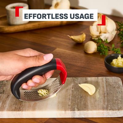Presa pentru usturoi Tefal Ingenio+ K1990734, inox, compatibilitate cu masina de spalat vase, negru & rosu