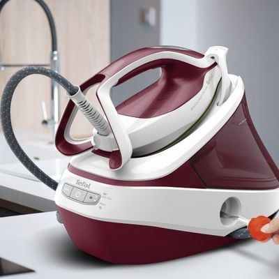 Stație de călcat Tefal Pro Express Ultimate GV9711E0, 3000W, 7,5 bari, jet de abur 590 g/min, abur variabil 0–155 g/min, rezervor de apă detașabil 1.2 L, colector anticalcar, talpă Durilium, roșu & alb