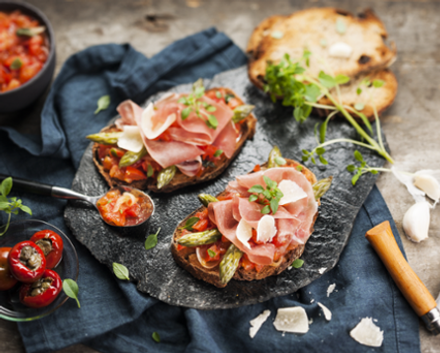 Bruschete cu prosciutto