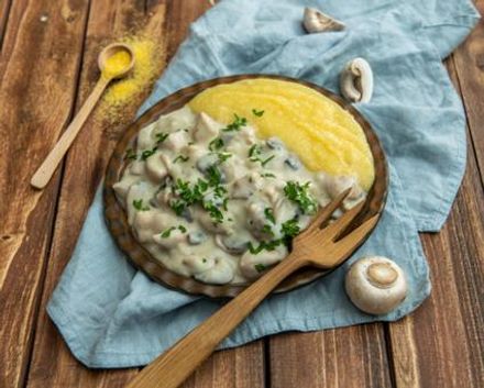 Ciulama de pui și ciuperci Ciulama de pui și ciuperci