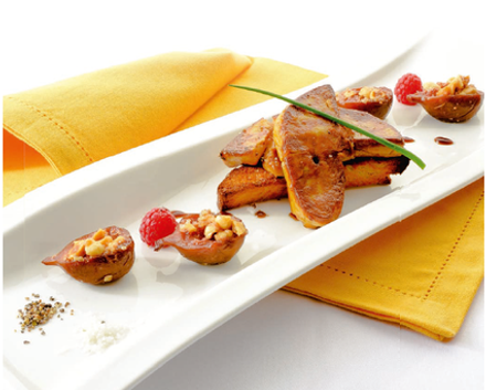 Foie gras tras în tigaie cu smochine şi alune prăjite