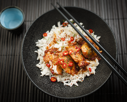 Pui thai cu orez Pui thai cu orez