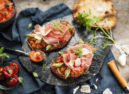 Bruschete cu prosciutto