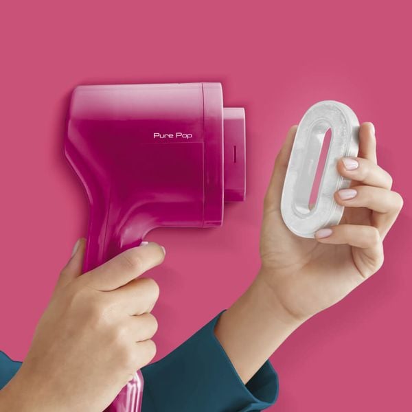 Aparat de călcat vertical cu abur Tefal Pure Pop DT2023F0, 1300 W, abur variabil p&acirc;nă la 20g/min, recipient apa 70 ml, &icirc;ncălzire rapidă 15 sec, roz