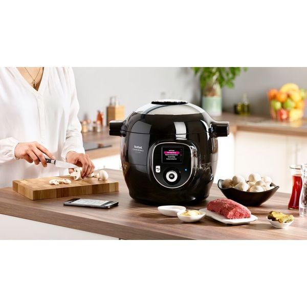 Multicooker inteligent Tefal Cook4Me+ Connect CY855830, aparat de gatit sub presiune cu conexiune bluethooth, vas cu &icirc;nveliș ceramic antiaderent 6L, aplicație dedicată, 6 moduri de gătire, instrucțiuni pas cu pas, 150 de retete, negru