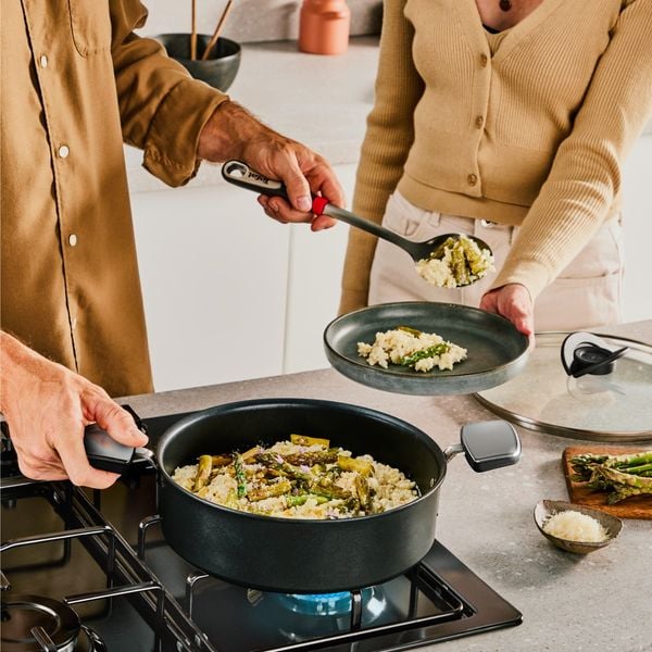 Cratita cu capac Tefal Excellence+ G3307053, 24 cm, 5 L, invelis antiaderent, tehnologie FUSIONCORE, Thermo-Signal&trade;, manere nituite, aluminiu, inductie, negru