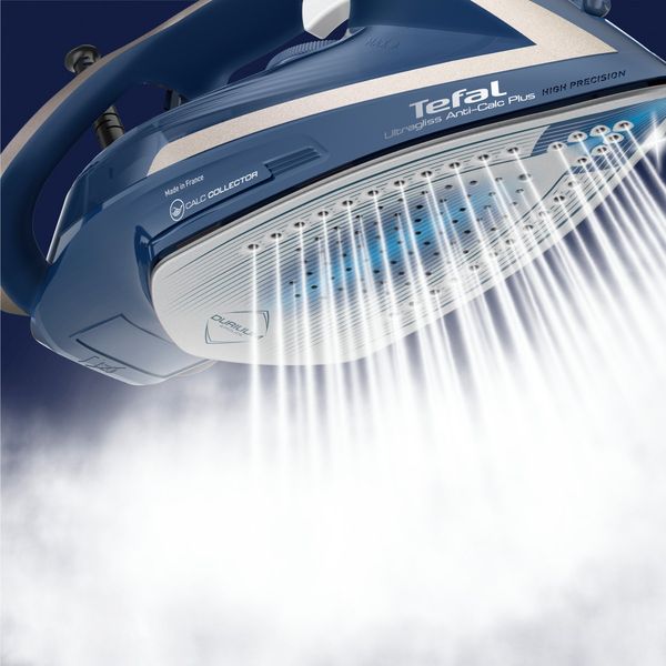 Fier de calcat Tefal Ultragliss Plus FV6830E0, 2800W, talpa Durilium AirGlide, jet de abur 250 g/ min, functie Eco, albastru Fier de calcat Tefal Ultragliss Plus FV6830E0, 2800W, talpa Durilium AirGlide, jet de abur 250 g/ min, functie Eco, albastru