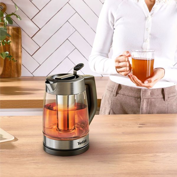 Fierbator de apa Tefal Element BJ760DE0, 2200 W, 1.7 L, 5 trepte temperatura, indicator luminos temperatura, infuzor pentru ceai, baza rotativa, argintiu & negru