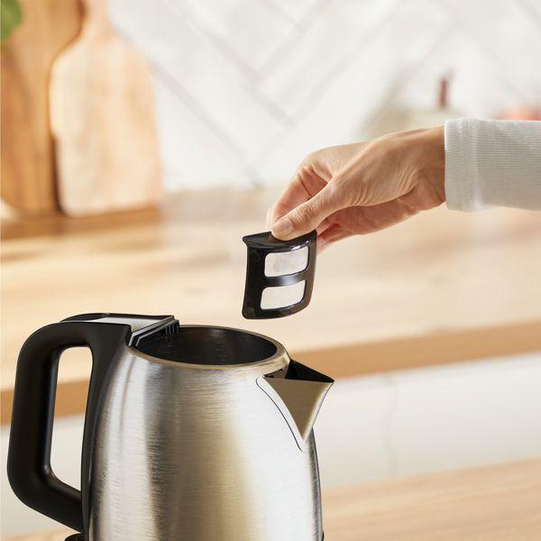 Fierbator de apa Tefal Express KI1E0DE0, 2000 W, 1.2 L, inox, oprire automata, filtru anticalcar detasabil, baza rotativa 360°, capac rabatabil, design compact, inox, argintiu
