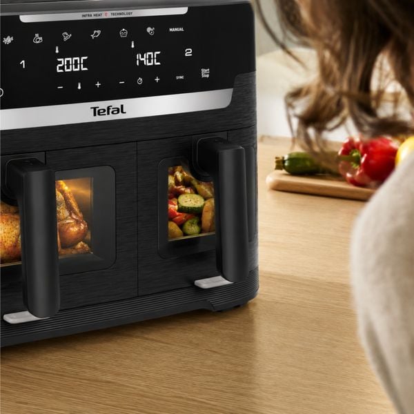 Friteuza dubla cu aer cald Tefal Ever Fry XXL Dual EY9478E0, 2700 W, 11 L - Air fryer cu 7 programe automate, tehnologie Infra-Heat™, 2 compartimente 6.5 L + 4.5 L, functie Sync, fereastra vizualizare, oprire automata, negru