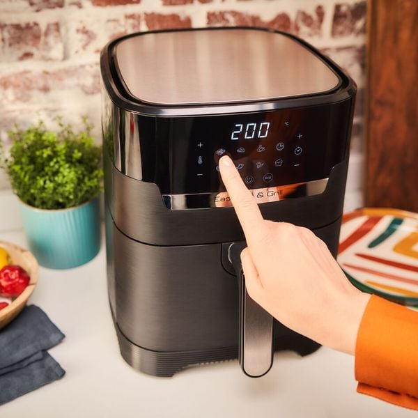 Friteuză cu aer cald Tefal Easy Fry&Grill 2in1 EY505D15, 1400W, 4.2L - Air fryer cu 8 programe, funcție grill cu grătar încorporat, funcție deshidratare, tehnologie Extra Crisp, vas detașabil, Negru/argintiu Friteuză cu aer cald Tefal Easy Fry&Grill 2in1 EY505D15, 1400W, 4.2L - Air fryer cu 8 programe, funcție grill cu grătar încorporat, funcție deshidratare, tehnologie Extra Crisp, vas detașabil, Negru/argintiu