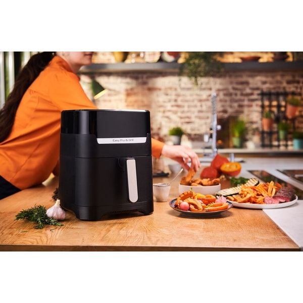 Friteuză cu aer cald Tefal Easy Fry&Grill 2in1 EY505D15, 1400W, 4.2L - Air fryer cu 8 programe, funcție grill cu grătar încorporat, funcție deshidratare, tehnologie Extra Crisp, vas detașabil, Negru/argintiu Friteuză cu aer cald Tefal Easy Fry&Grill 2in1 EY505D15, 1400W, 4.2L - Air fryer cu 8 programe, funcție grill cu grătar încorporat, funcție deshidratare, tehnologie Extra Crisp, vas detașabil, Negru/argintiu