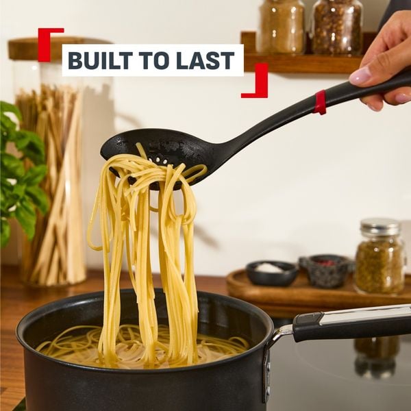 Lingura pentru paste Tefal Ingenio+ K1980234, plastic, rezistenta la temperaturi inalte, compatibilitate cu masina de spalat vase, negru & rosu