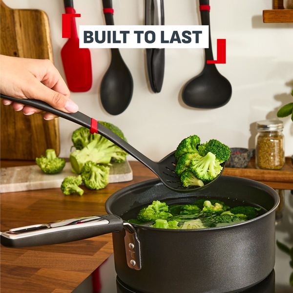 Lingura pentru strecurat Tefal Ingenio+ K1984334, rezistenta la temperaturi inalte, compatibilitate cu masina de spalat vase, plastic, negru & rosu