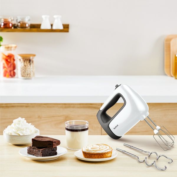 Mixer de mână Tefal Prep'Mix HT461138, 500W, 5 trepte viteză, funcție turbo, 2 teluri, 2 cârlige, picior pasator, pahar gradat, alb