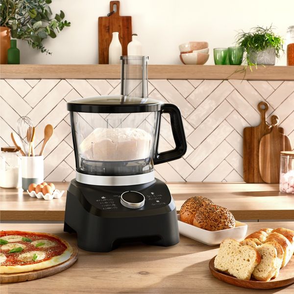 Robot de bucatarie Tefal DoubleForce 3 DO8318E0, 1000 W, 28 functii, 2 trepte viteza, functie Pulse, bol 3 L, blender 2 L, lame Powelix Life cu invelis din titan, mini tocator, disc feliere/radere, accesoriu framantare, negru