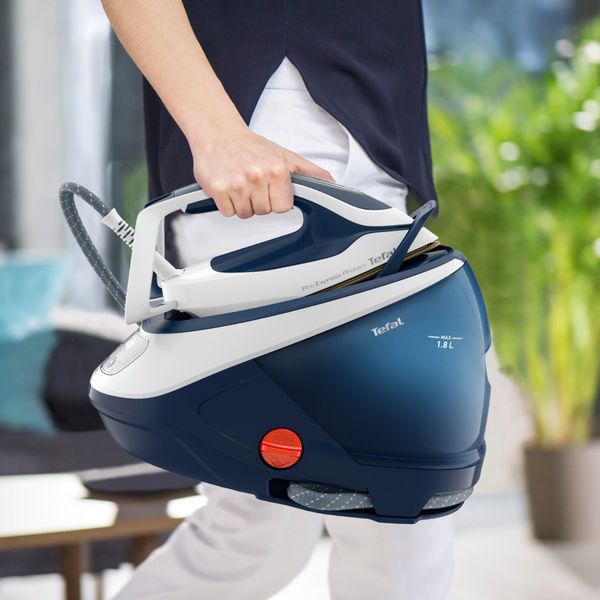 Stație de călcat de &icirc;naltă presiune Pro Express Protect GV9221E0, 7.6 bari, 2600 W, 550 g/min, 1.8 L, talpa Durilium AirGlide AutoClean, colector de calcar detașabil, alb & albastru