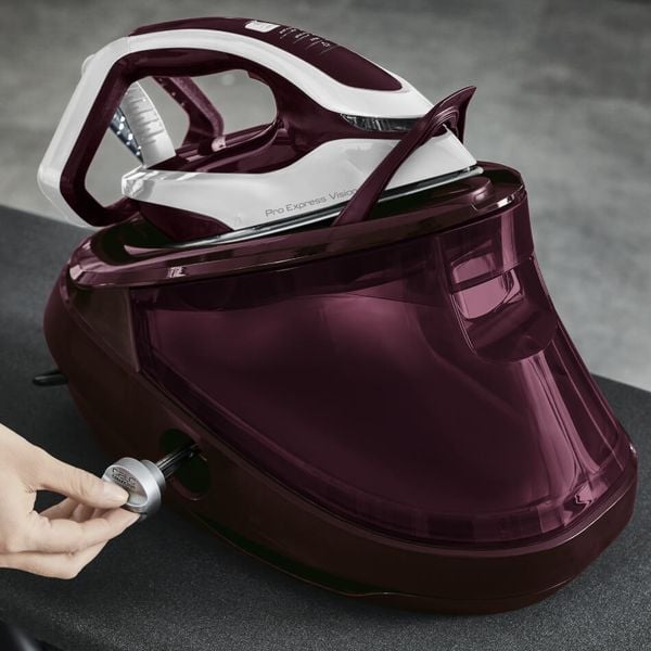 Stație de călcat de &icirc;naltă presiune Tefal Pro Express Vision GV9810E0, 3000W, 8.3 bari, jet de abur 680 g/min, abur variabil 180 g/min, Smart LED Vision, sistem antipicurare, visiniu & alb