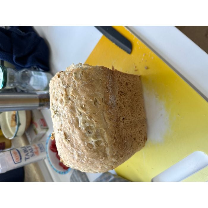 un produs excelent; framanta si coace ffff bine.referitor la recenziile ca painea iese foarte greu din cuva eu nu am intampinat aceasta problema deoarece in aluat adaug si 2 linguri de ulei si scot painea din aparat dupa 1 ora de la finalizarea programulu un produs excelent; framanta si coace ffff bine.referitor la recenziile ca painea iese foarte greu din cuva eu nu am intampinat aceasta problema deoarece in aluat adaug si 2 linguri de ulei si scot painea din aparat dupa 1 ora de la finalizarea programulu